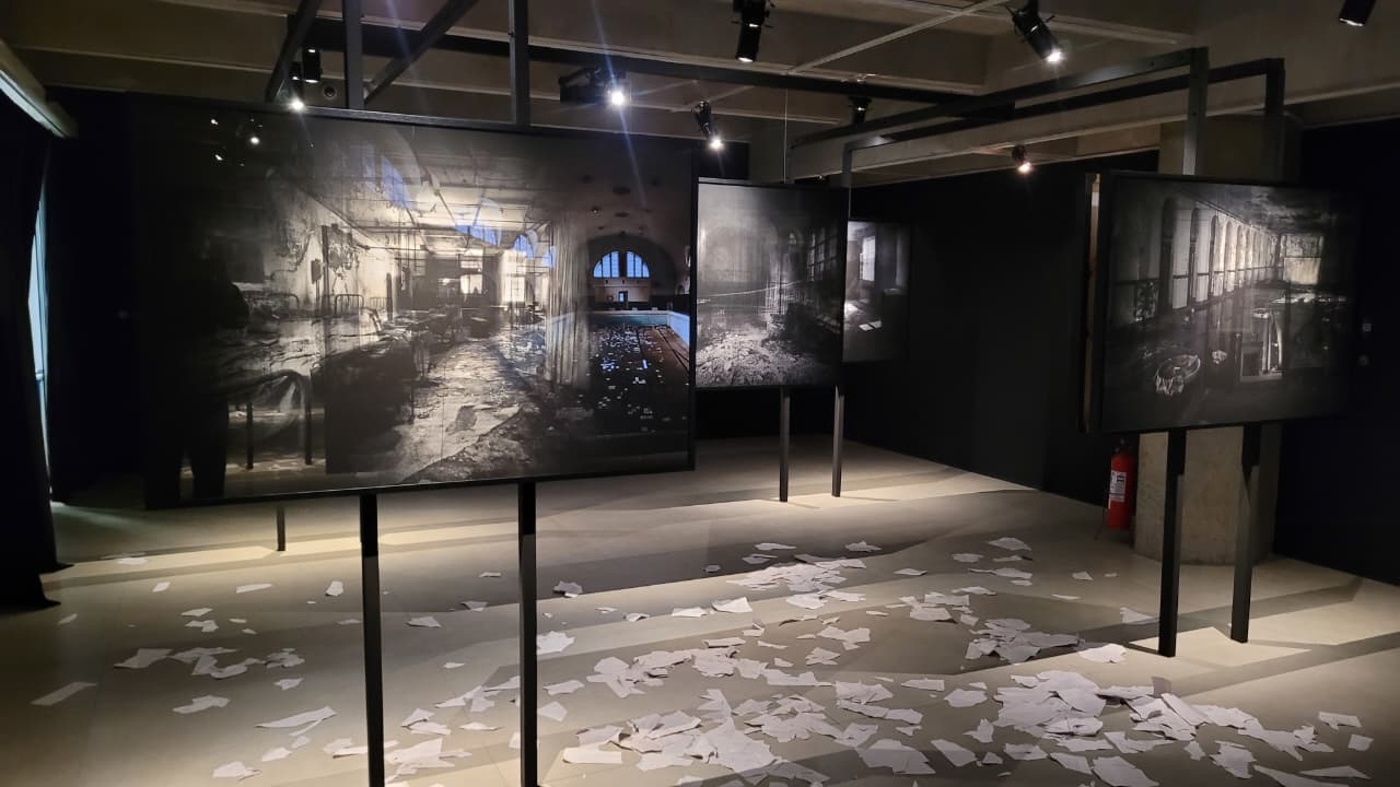 Exposição "Labirinto" de André Severo na Caixa Cultural Curitiba. Foto: Brunow Camman.