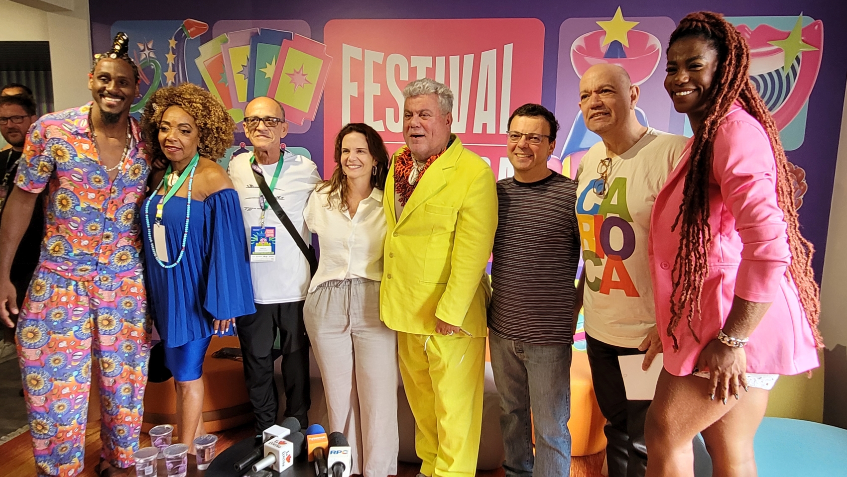 Milton Cunha, Mestre Ciça, elenco e produção do Festival de Curitiba. Foto: Brunow Camman.
